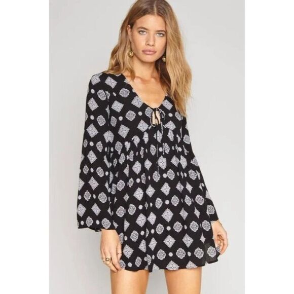 AMUSE SOCIETY Dress Womens Small Black Pullover Medallion Mini Keyhole ADEN - Picture 1 of 9